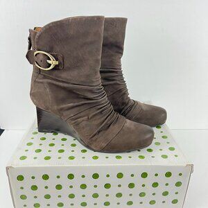 Earthies Chelsea Brown Suede Wedge Boots Size 10 M